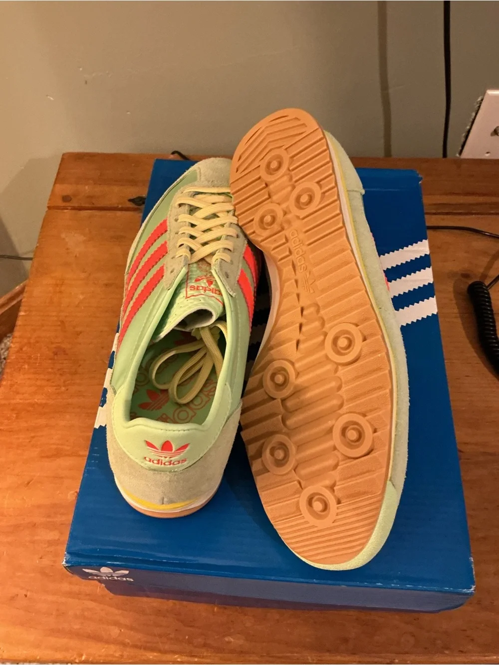 adidas Men's Mint Green Sneakers with Coral Stripes SL 72 OD Women’s 9 brand new